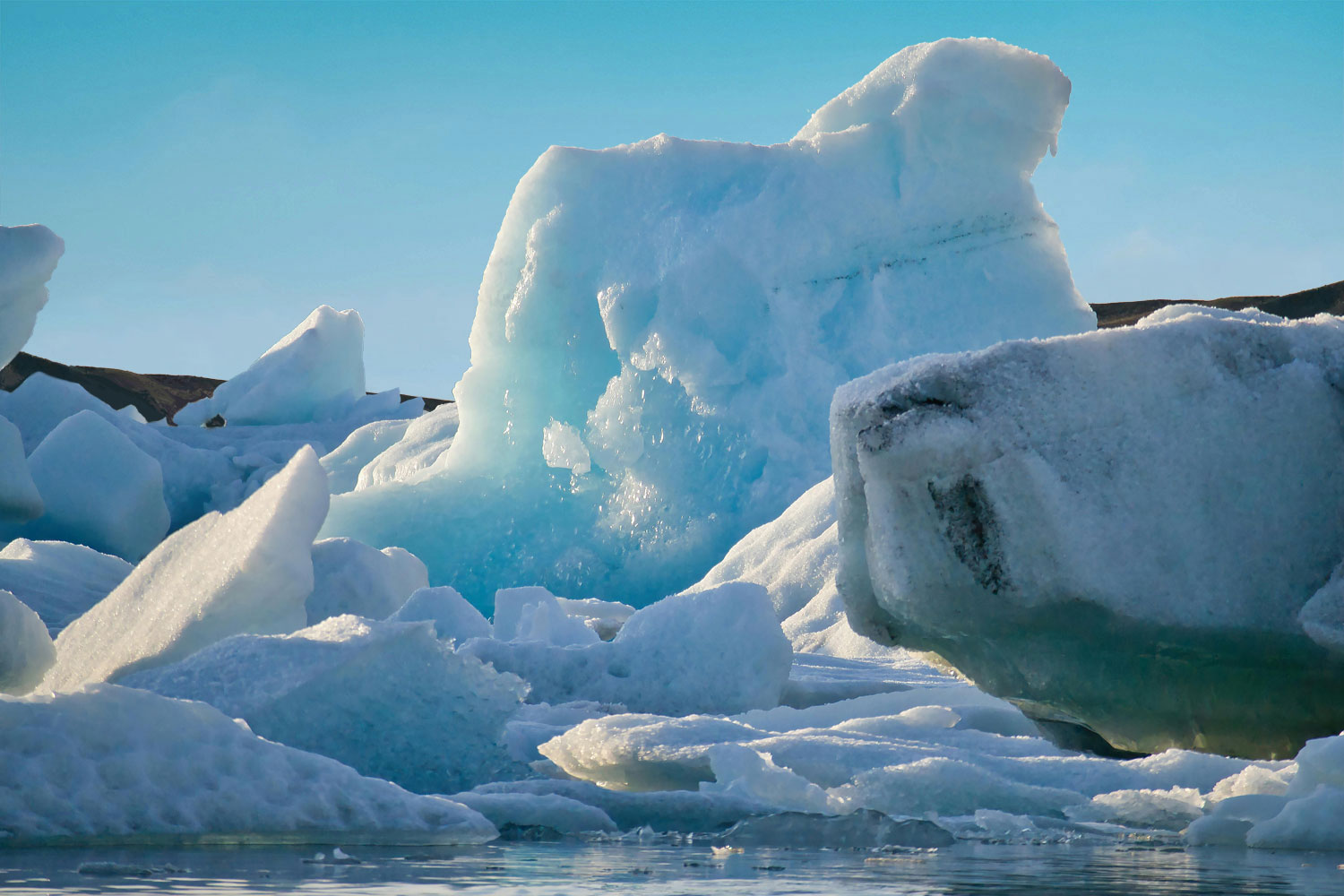 Blocs de glace dans l'eau